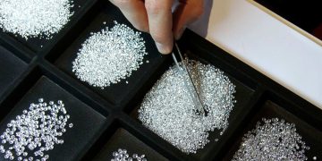 De Beers returns diamond sights to Gaborone