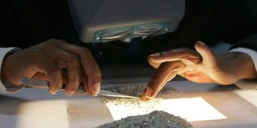 Botswana’s president seeks top spot in diamond trade