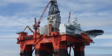 Shell hires oil rig for Namibia operations